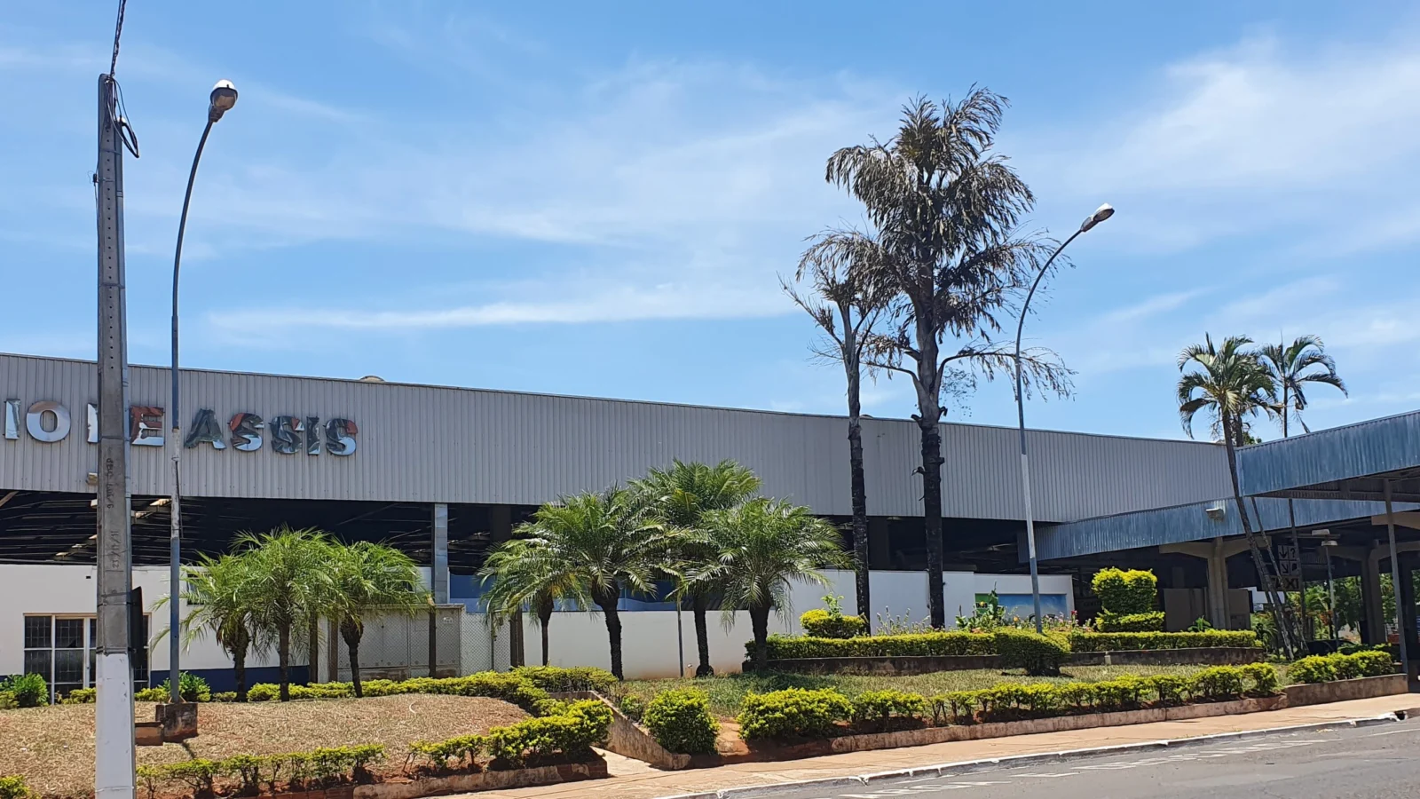 Terminal rodoviário de Assis visto durante o dia