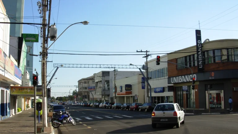 Avenida Sampaio Vidal na região central de Marília