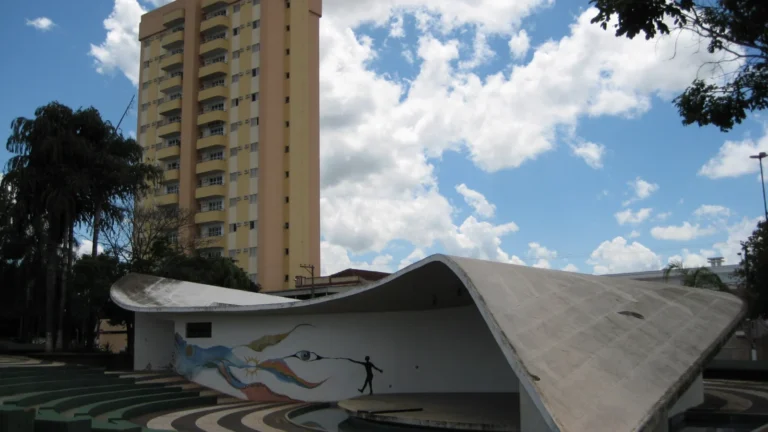 Concha acústica da Praça da Bandeira em Tupã