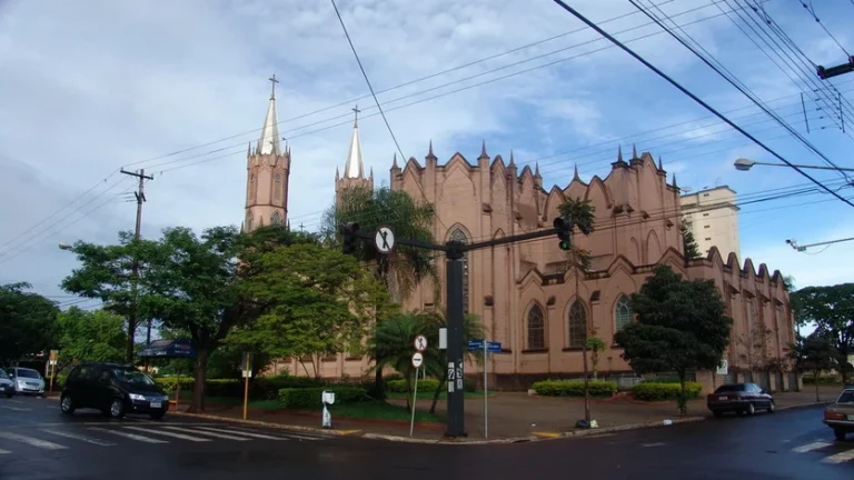Fachada da Catedral do Senhor Bom Jesus em Ourinhos